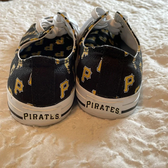 NWOT Pittsburgh Pirates canvas sneakers. Sz 9.5. MLBP black gold converse like - Picture 3 of 8